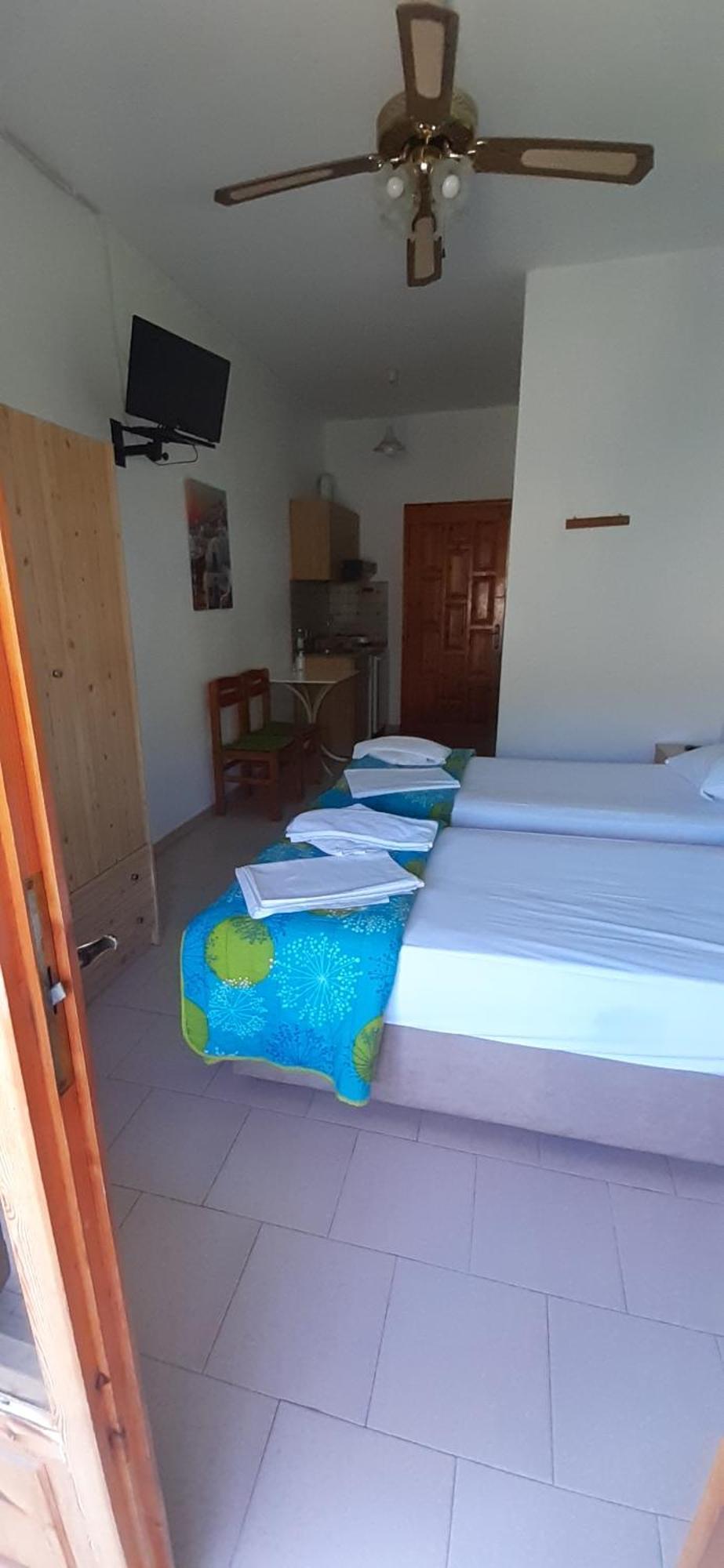 Pansion Platana Hotel Glossa Exterior photo