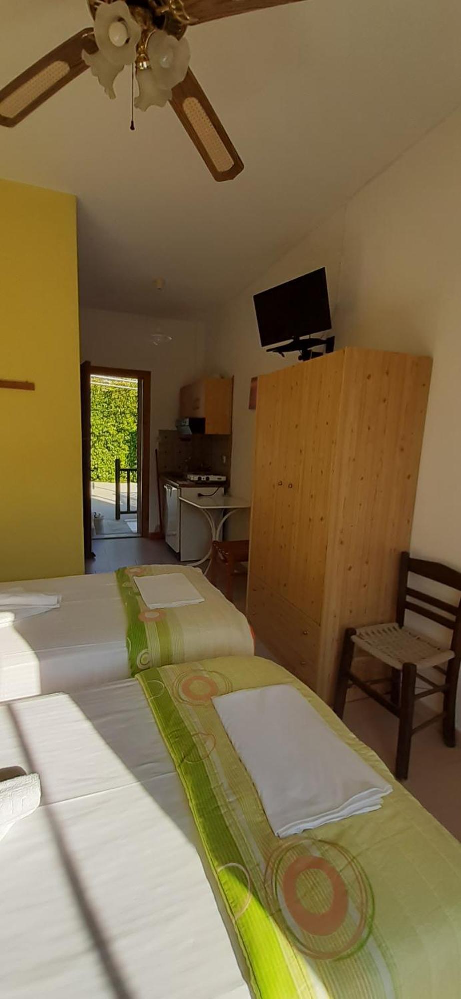 Pansion Platana Hotel Glossa Exterior photo